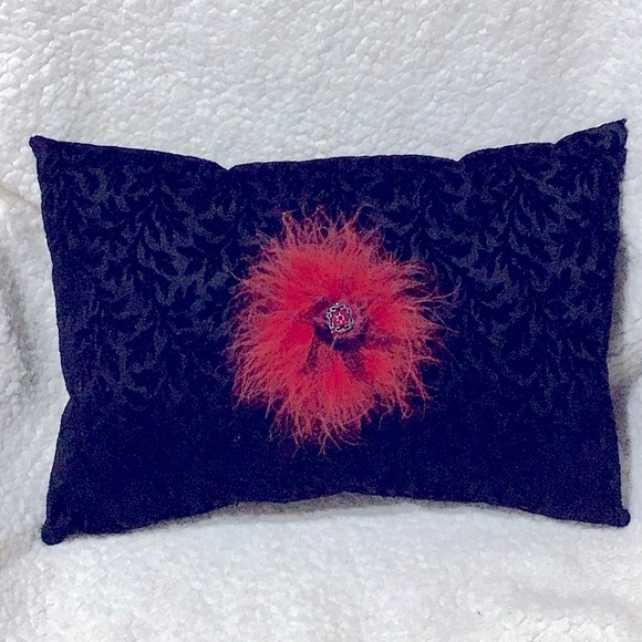 ONE OF A KIND HAND MADE PILLOW BLK NWOT - Picture 2 of 8